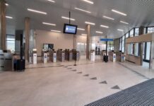 Euskotren abre hoy el nuevo vestíbulo en Anoeta para reforzar los accesos al Topo Euskotren pone en servicio un segundo vestíbulo en Anoeta para mejorar la circulación de viajeros en una de las estaciones más utilizadas del Topo.