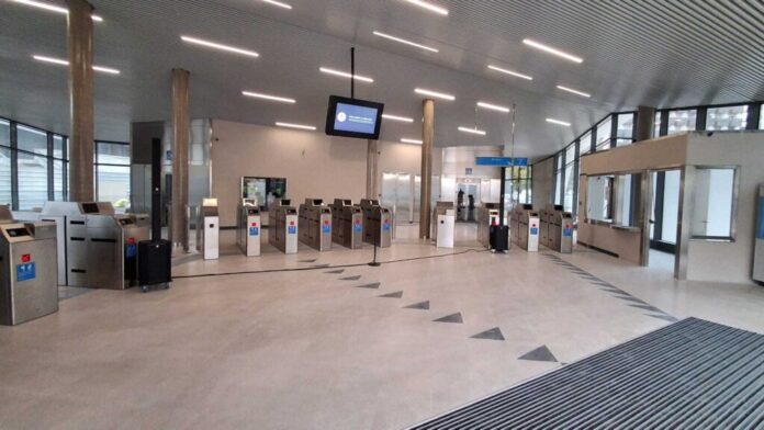 Euskotren pone en servicio un segundo vestíbulo en Anoeta para mejorar la circulación de viajeros en una de las estaciones más utilizadas del Topo.