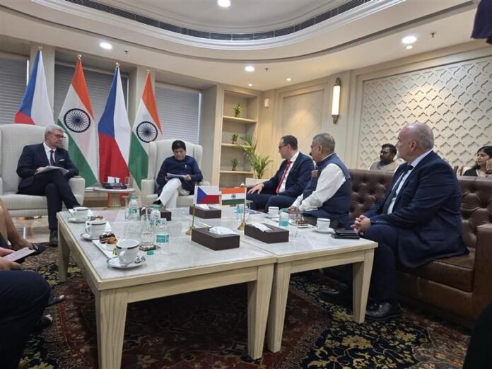 Škoda Group explora oportunidades ferroviarias en India y Azerbaiyán con foco en ETCS, material rodante, metro y cooperación industrial.