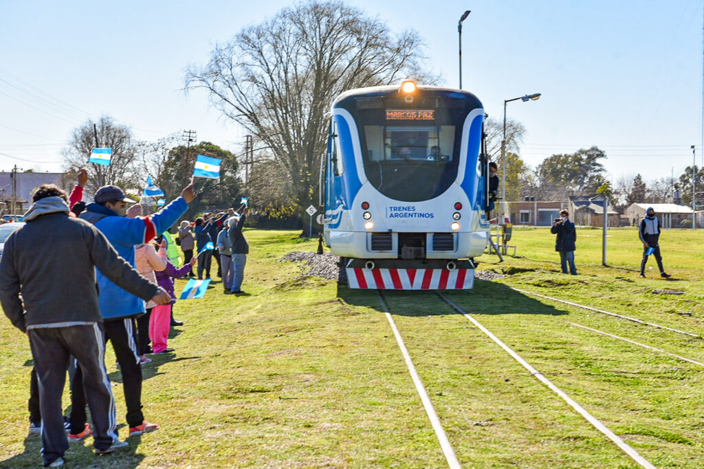 Y un día el Tren Volvió