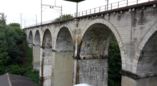 Los Ferrocarriles Suizos modernizan un puente de 1860