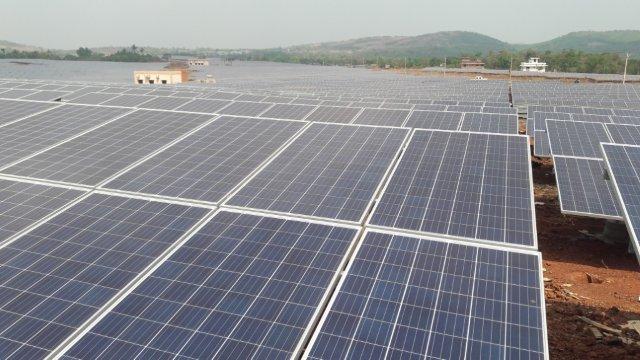 Los Ferrocarriles Indios cederán terrenos para proyectos de energía solar