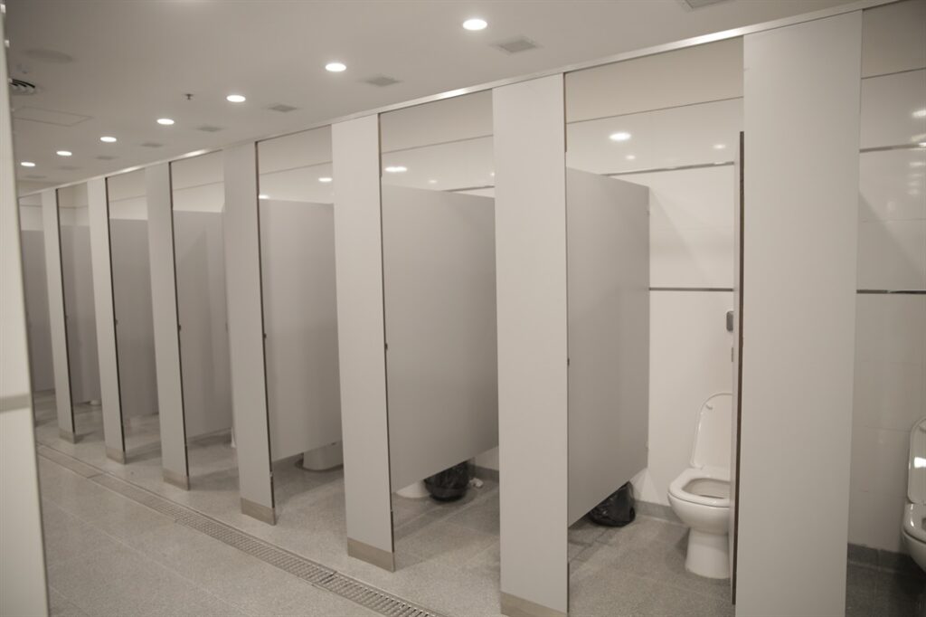 Así quedaron los baños de Constitución tras la remodelación