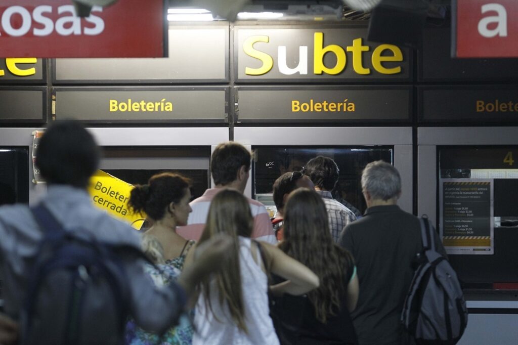 Desde hoy rige el aumento en el subte: el pasaje costará $12,50