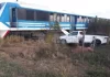 Dos muertos tras colisionar un tren de pasajeros contra una camioneta