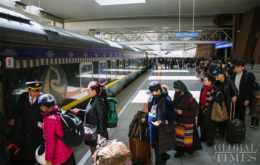 Ferrocarril China: Lhasa-Xigaze mejora las condiciones de transporte en la Región Autónoma del Tíbet