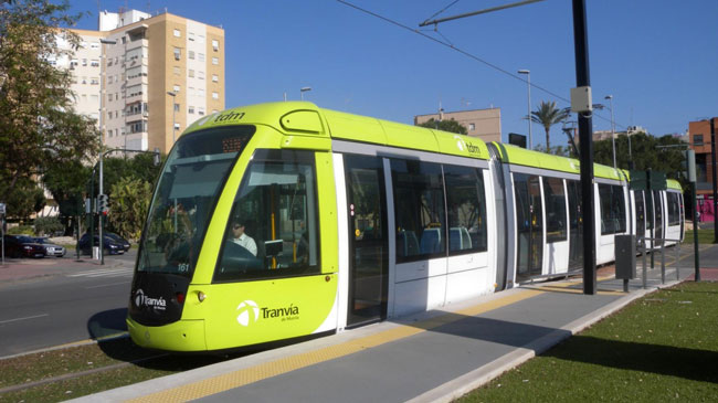 España: Los viajeros puntúan al tranvía de Murcia con un 8,6