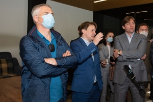 El Centro de Inteligencia Artificial de PetrSU fue visitado por Kirill Lipa, Director General de Transmashholding