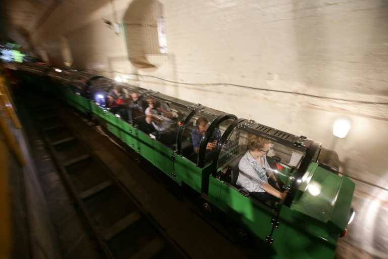 Inglaterra: A bordo del tren del correo, bajo el suelo de Londres