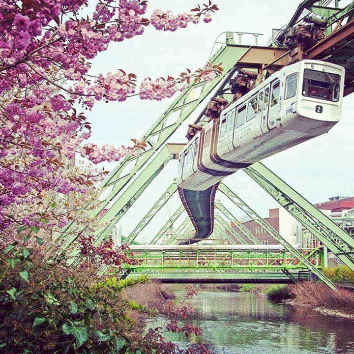 Alemania: Conoce el espectacular tren colgante de Wuppertal