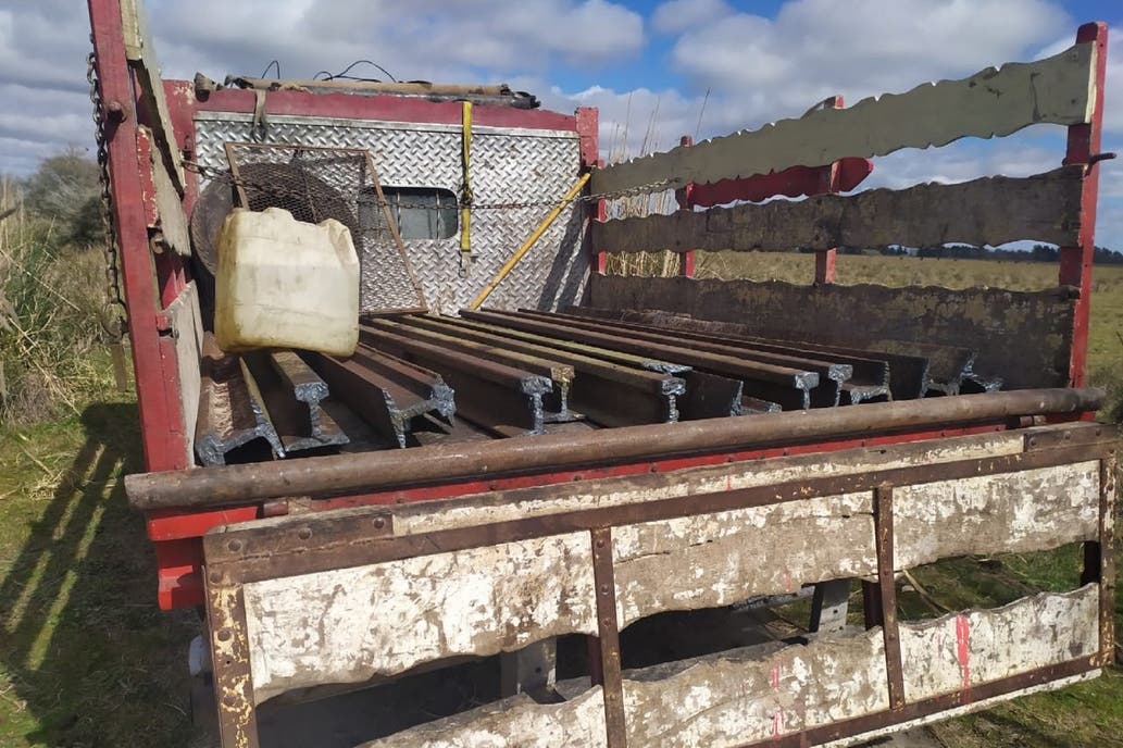 Robo sobre rieles. Detenidos cuando se llevaban las vías del tren