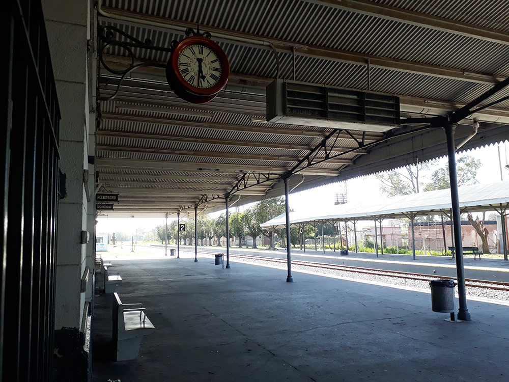 Suspenden casi la mitad de los servicios del tren a Jáuregui y Olivera