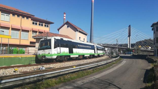España: Los usuarios reclaman el tren de gas «como solución» en la línea del Caudal