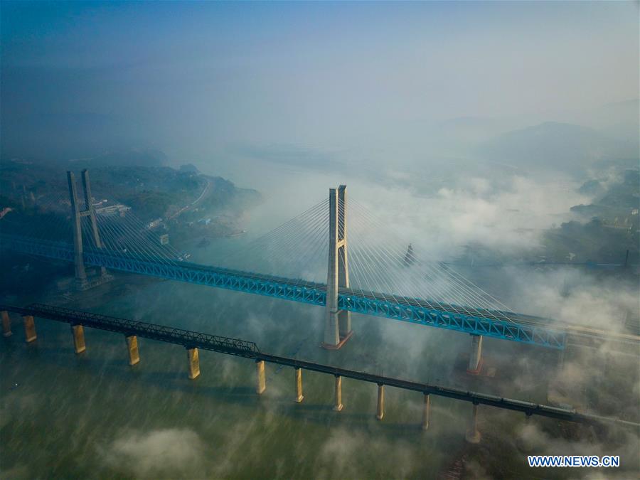China culminó la obra del puente ferroviario Baishatuo sobre el río Yangtsé