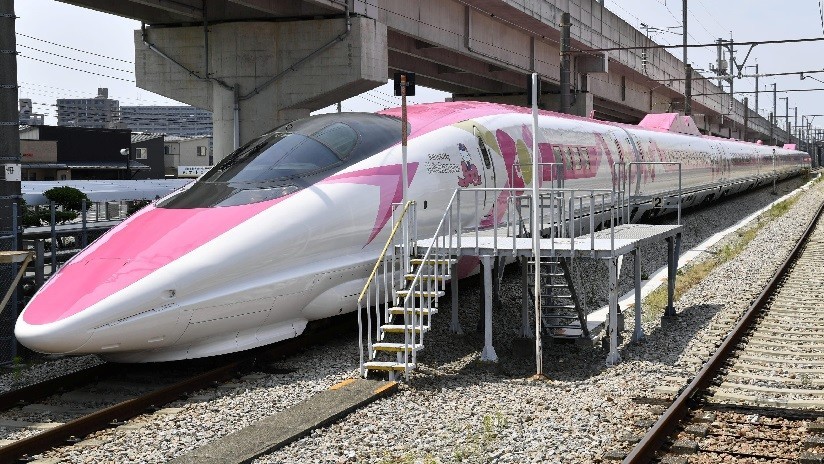 Japón: Ferroviaria obliga a empleados a experimentar lo que pasa a ras de riel de tren en marcha