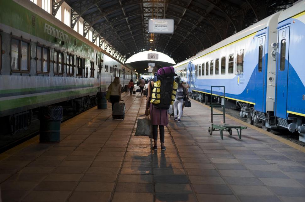 El tren que une Tucumán con Buenos Aires suma una nueva parada