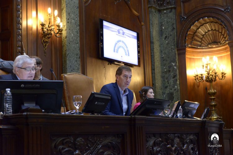 Frente a los reclamos, el Ente Regulador se mete en subtes y trenes