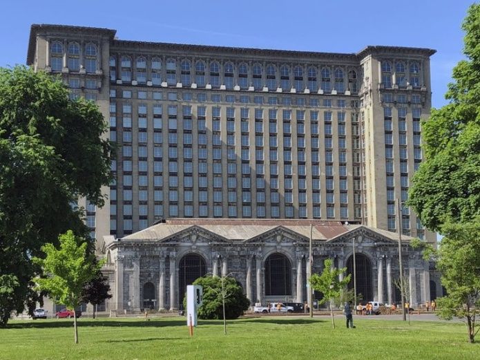 Buscan revivir la vieja estación de trenes de Detroit