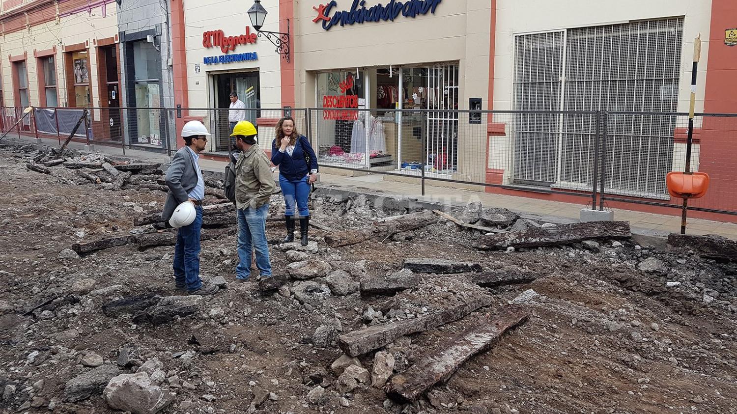 Encontraron viejos durmientes del viejo tranvía en el Corredor de la Fe