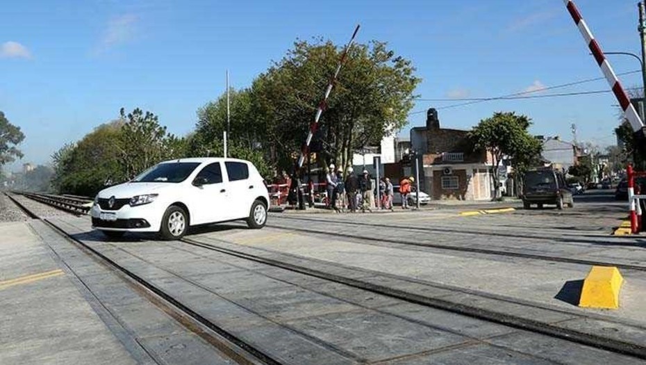 Abrieron el paso a nivel de Nazca sobre las vías del Mitre