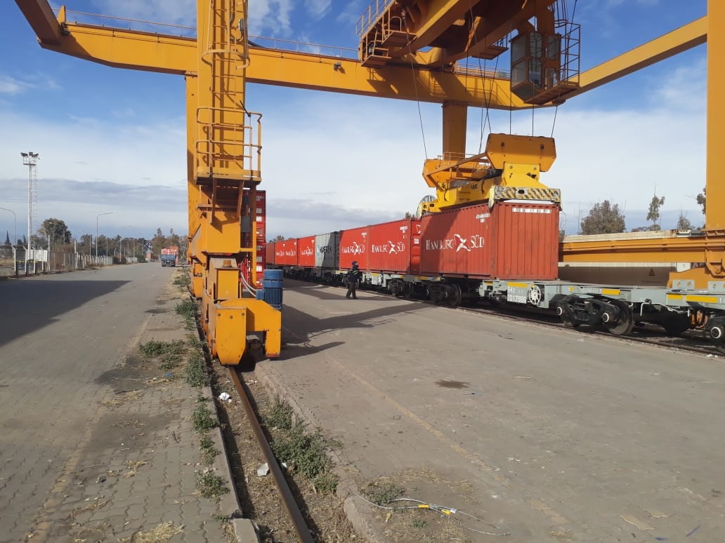 COMENZÓ LA OPERACIÓN DE TRANSPORTE DE CONTENEDORES JUNTO A TERMINAL PUERTO ROSARIO EN EL CENTRO LOGÍSTICO DE PALMIRA
