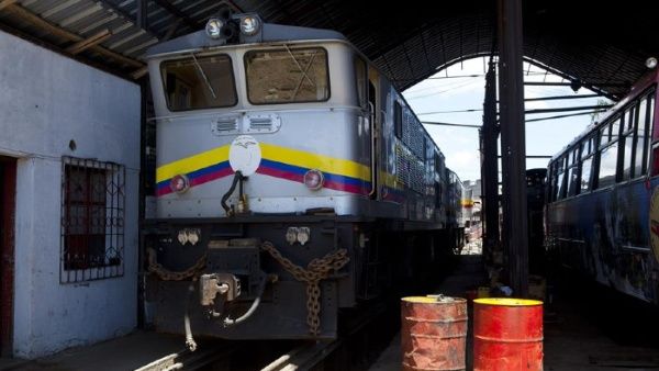 Ferroviarios ecuatorianos reinician protestas por privatización