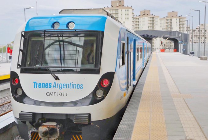 Gobierno revisará subsidios al transporte y congela el precio del boleto de tren y colectivos