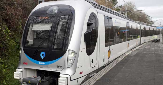 España: Euskotren muestra sus trenes para la línea 3 del metro