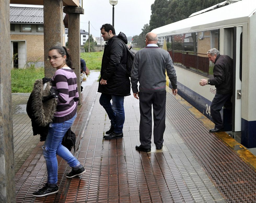 España: La inversión en mantenimiento de Feve cae de los 12,8 millones previstos a algo menos de dos