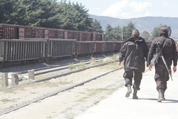 México: Asaltan trenes de Ferrosur e incitan a pobladores a saquear vagones