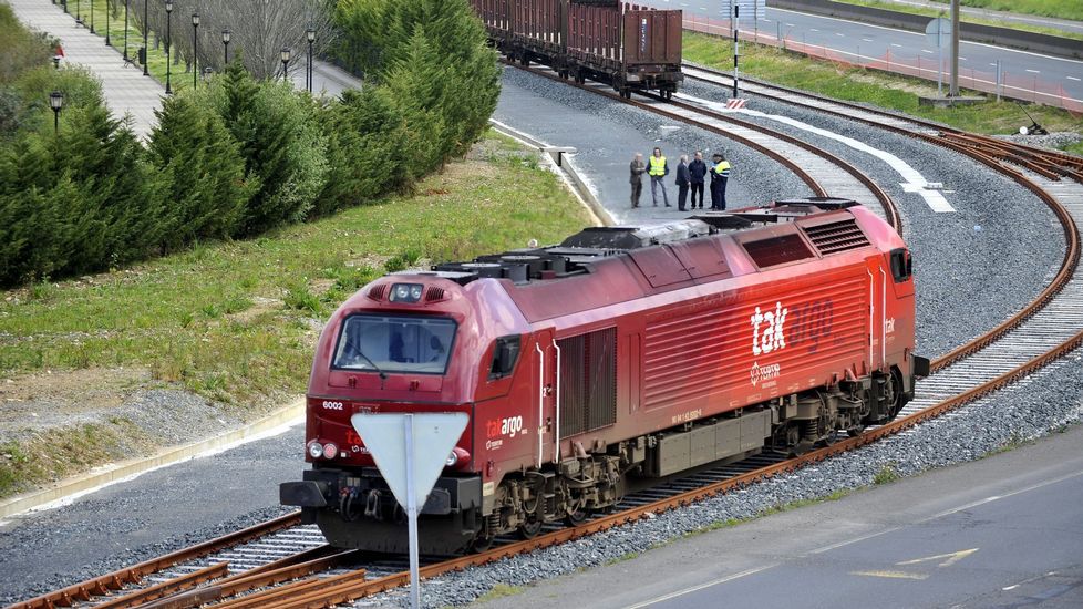 España: La adjudicación de la obra del tren a Caneliñas, aplazada por «trámites»