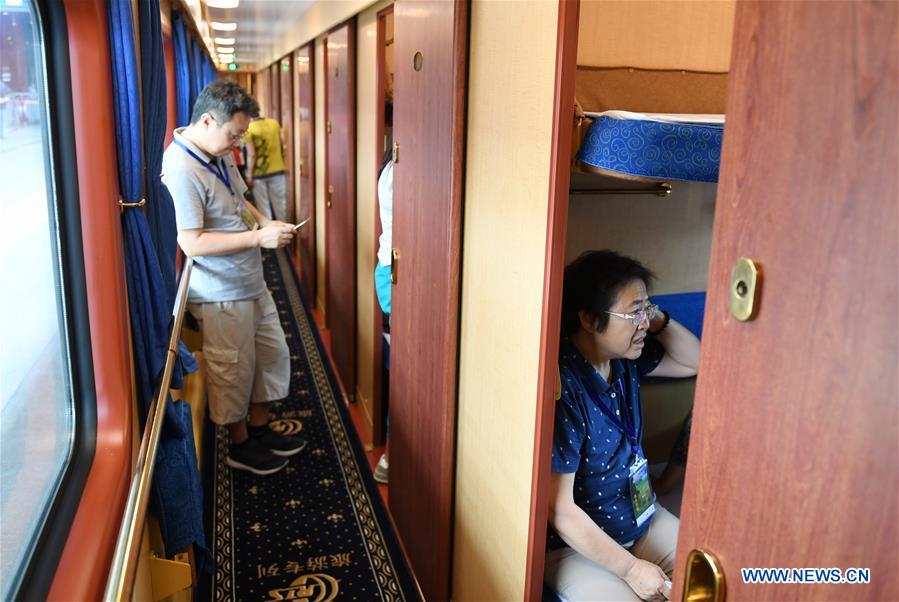 China: El primer tren expreso Beijing-Hotan en 2018 parte desde la capital china