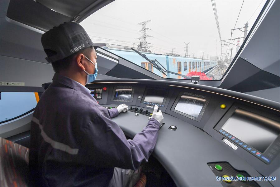 China desarrolla tren de alta velocidad que funciona en diferentes sistemas ferroviarios