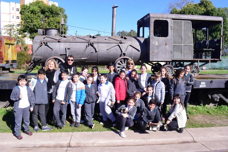 Alumnos del colegio privado “La Ribera” visitaron el Museo Ferroviario