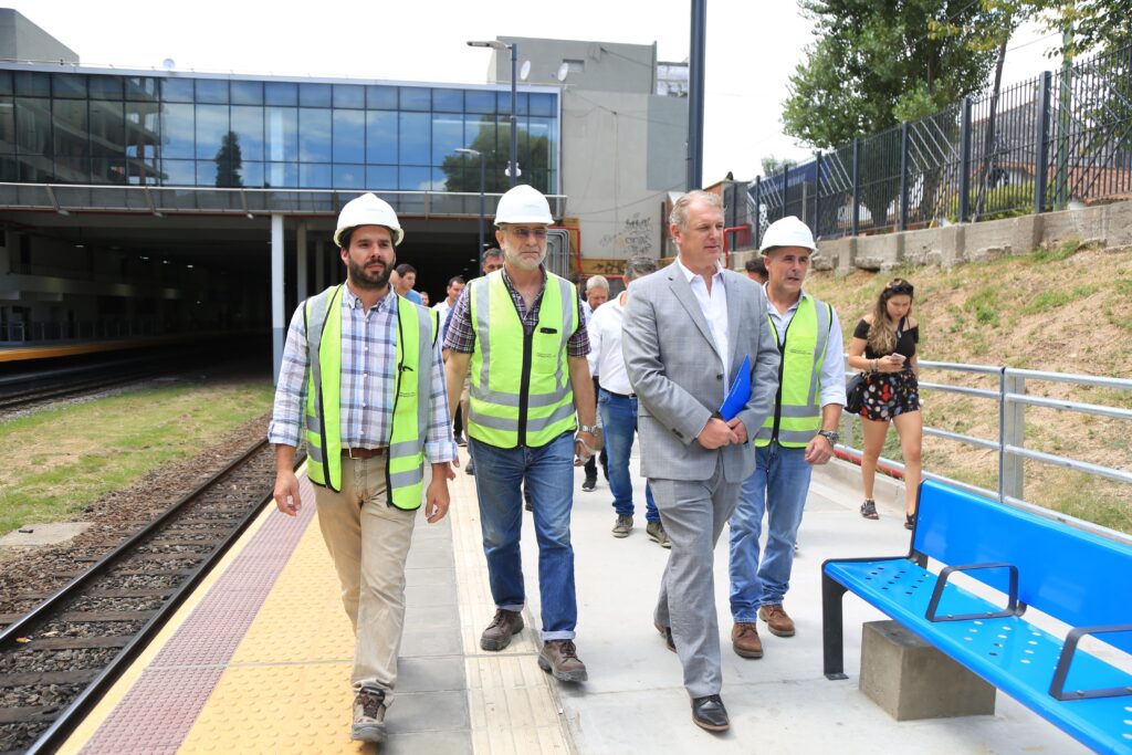 Luego de su reapertura, Ricardo Lissalde recorrió la estación Aristóbulo del Valle del Ferrocarril Belgrano Norte