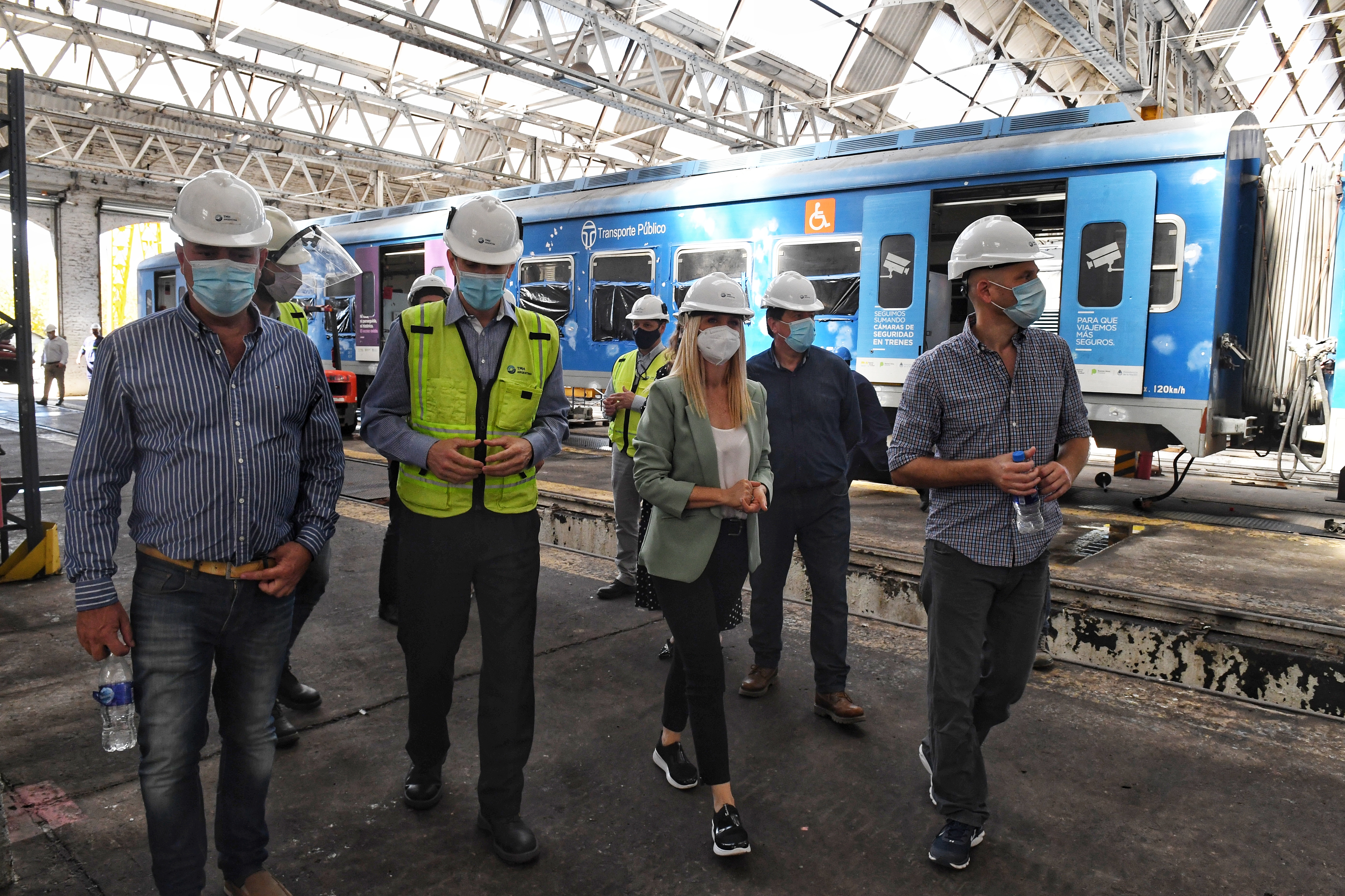 La vicegobernadora, Veronica Magario, visito los talleres Mechita de TMH