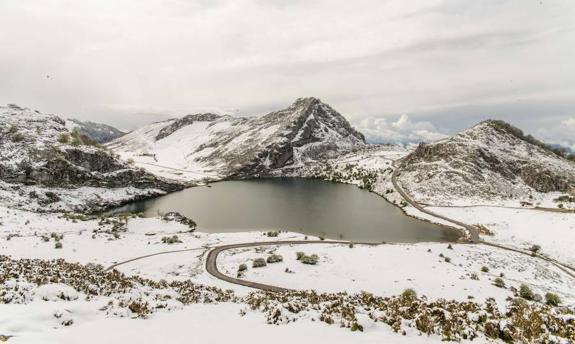 España: «El tren a los Lagos solo puede traer cosas positivas para la comarca»