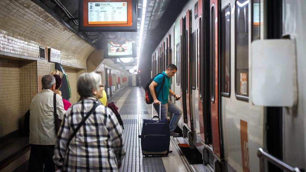 Más de 4.200 personas utilizan los trenes nocturnos de FGC durante las fiestas mayores