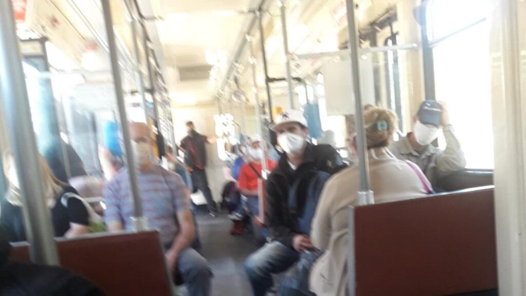 Pasé y miré: en el metrotranvía no rige el distanciamiento social