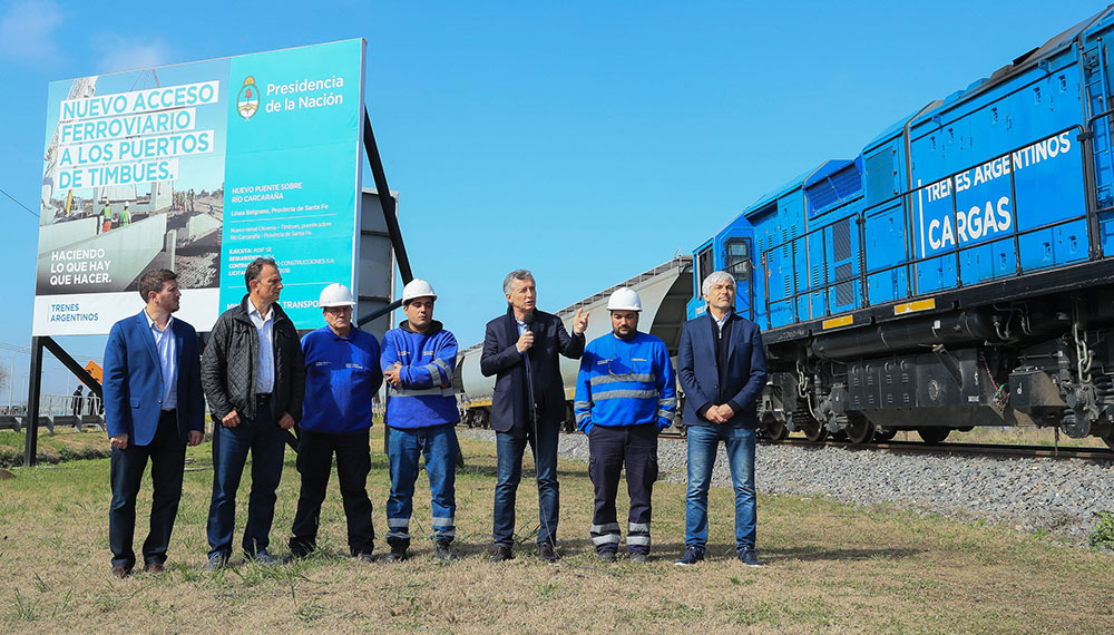 Macri llego a Oliveros para inaugurar una obra ferroviaria