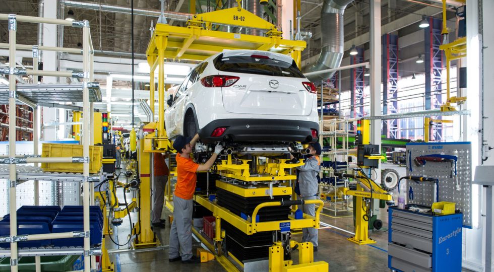 Por qué Mazda desmonta sus coches uno a uno para venderlos en Rusia