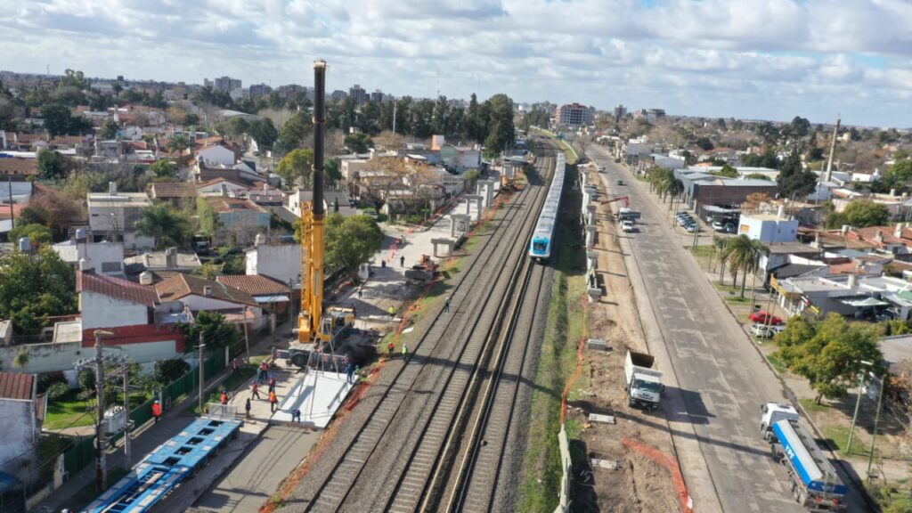 Comenzó la instalación de dos nuevos puentes modulares en la Línea Sarmiento
