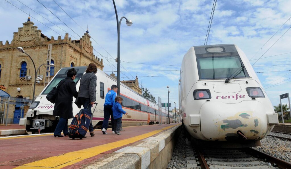 Renfe inicia la compra de 105 trenes para líneas regionales por 750 millones de euros