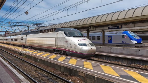 Renfe pierde la paciencia con Francia