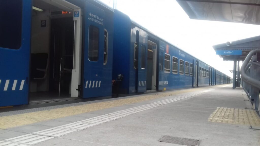 Cuarentena: el tren «fantasma» en la Estación Cabred