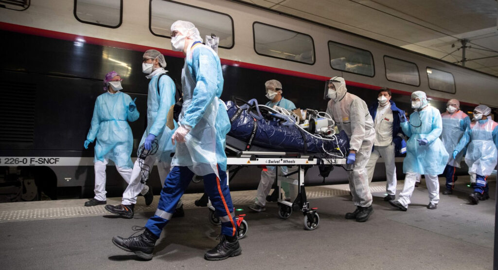 Así traslada Francia a pacientes graves de coronavirus en trenes de alta velocidad medicalizados