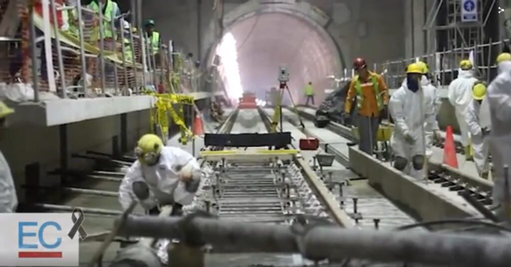 Ecuador: 4,5 kilómetros de rieles del Metro de Quito están listos en el túnel