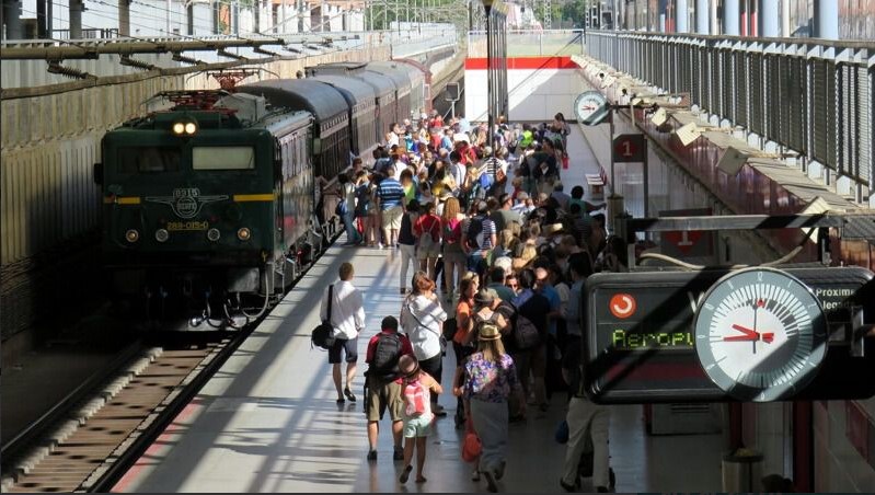 España: Viajeros al Tren de la Fresa