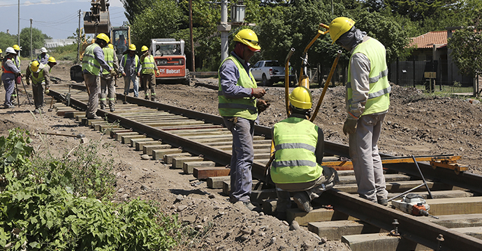 Avanzan las mejoras en las vías del tren de cargas en Mendoza