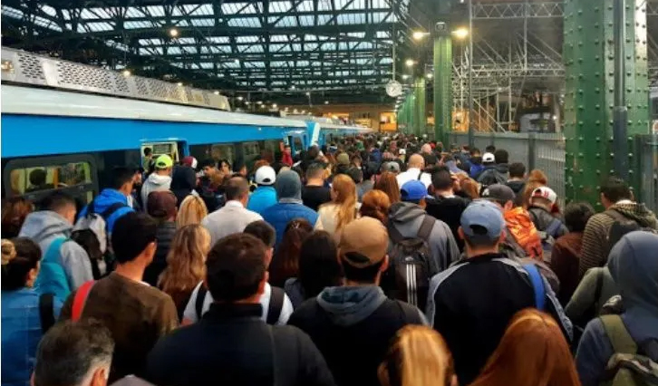 El transporte público es el principal obstáculo para ablandar la cuarentena en el AMBA